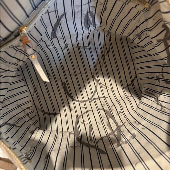 Authentic Louis Vuitton Empriente Lumineuse shoulder bag - Picture 14 of 14